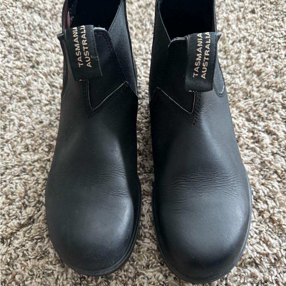 Blundstone boots black